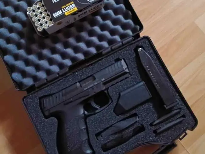New HK VP9 9mm w/ Tritium Night Sights, Case & Ammo - photo 2
