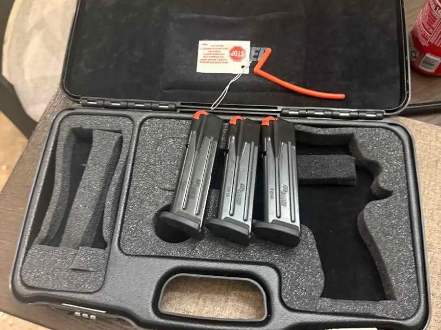SIG Sauer Custom Works P320 Scorpion 9mm w/ 3 Magazines - photo 2