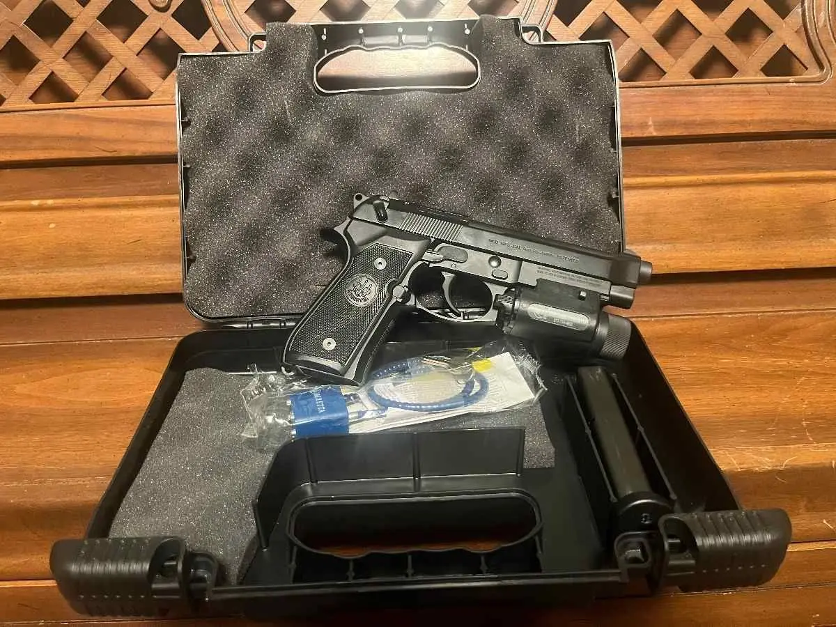 Beretta M9A1 9mm w/ Insight M3 Light & Original Case - photo 2